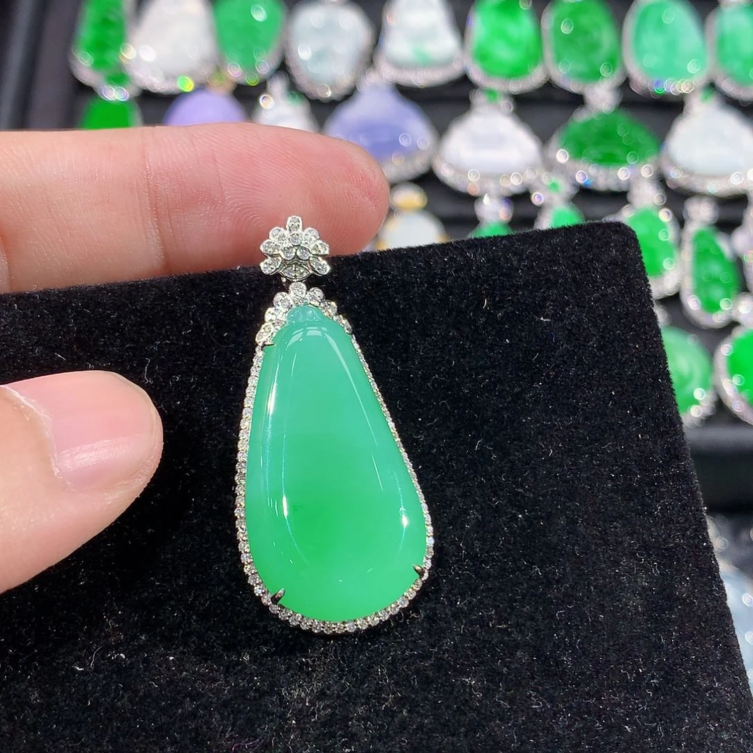 翡翠18K金镶嵌颈饰