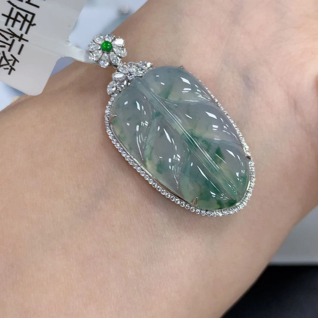 颈饰18K金镶嵌翡翠