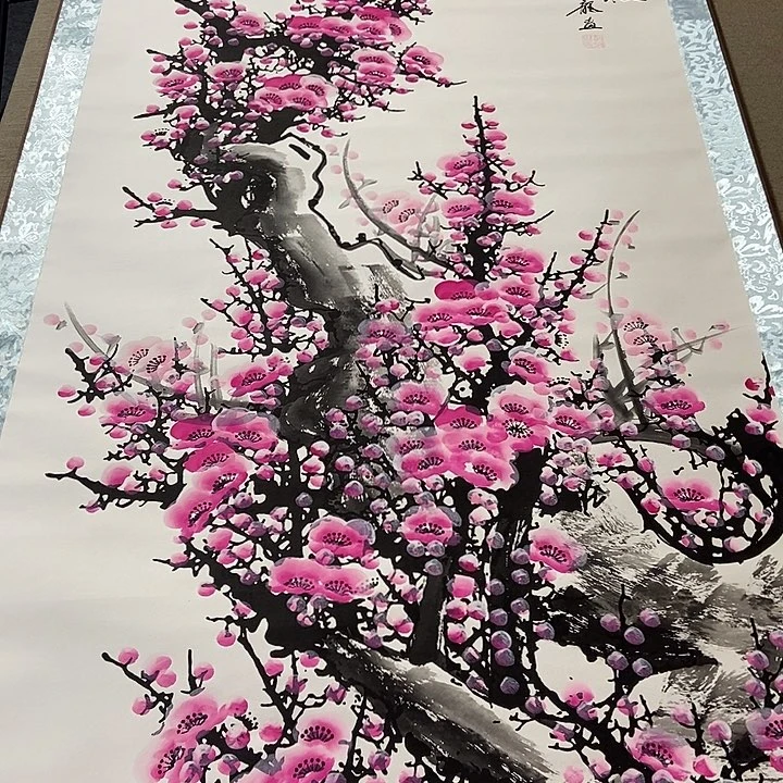 白轴粉色梅花挂轴