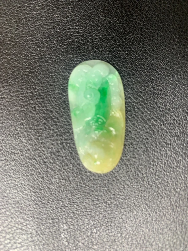 时尚翡翠黄绿吊坠