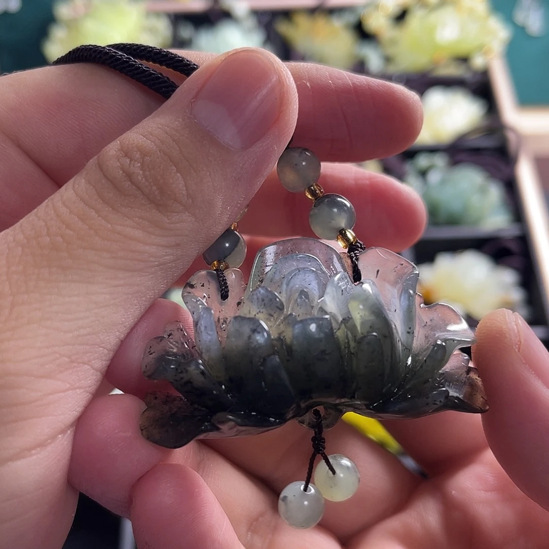 亲***宝蛇纹石玉未镶嵌颈饰