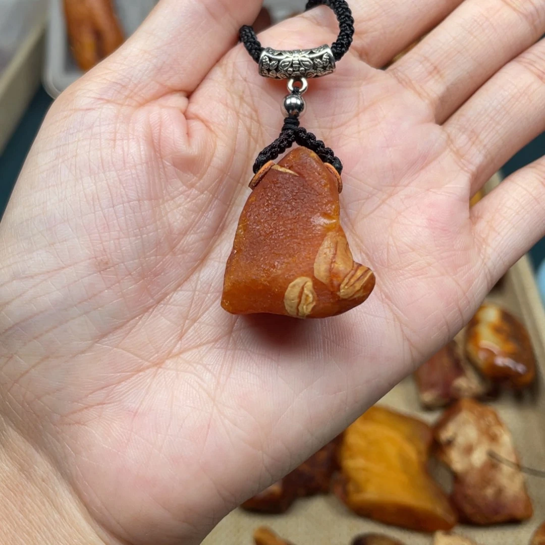 未镶嵌琥珀珠宝奇石
