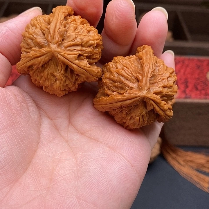 冬***三文玩核桃把件白奔