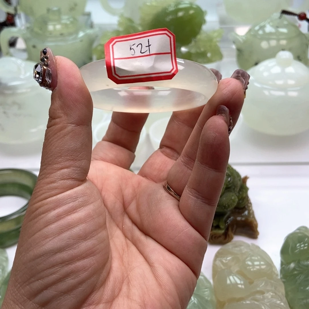 蛇纹石玉未镶嵌手镯是***啊