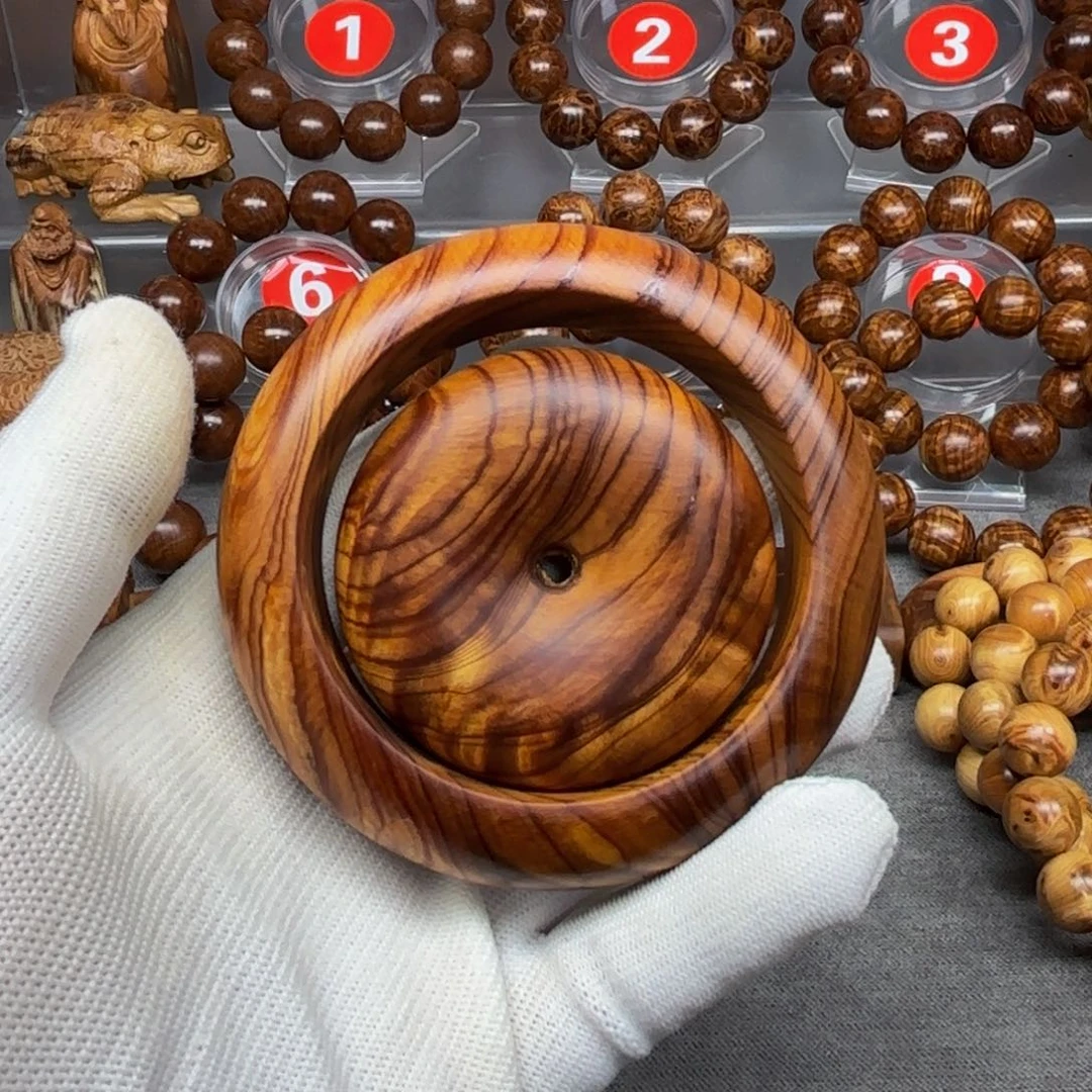 柏木（崖柏）?****鱼太行崖柏陈化平安扣手镯