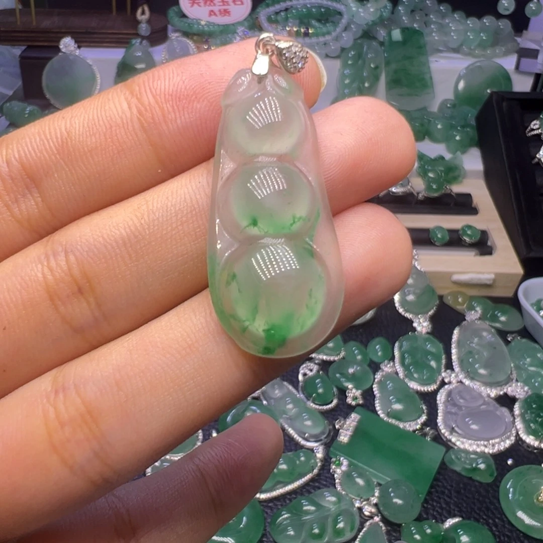 石英质玉未镶嵌颈饰