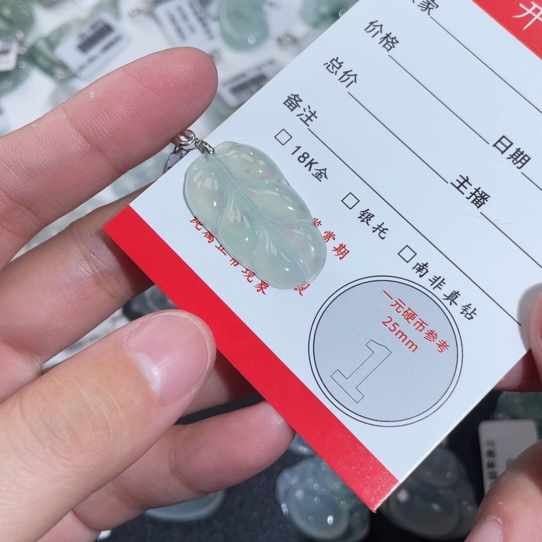 柜***姐翡翠18K金镶嵌颈饰