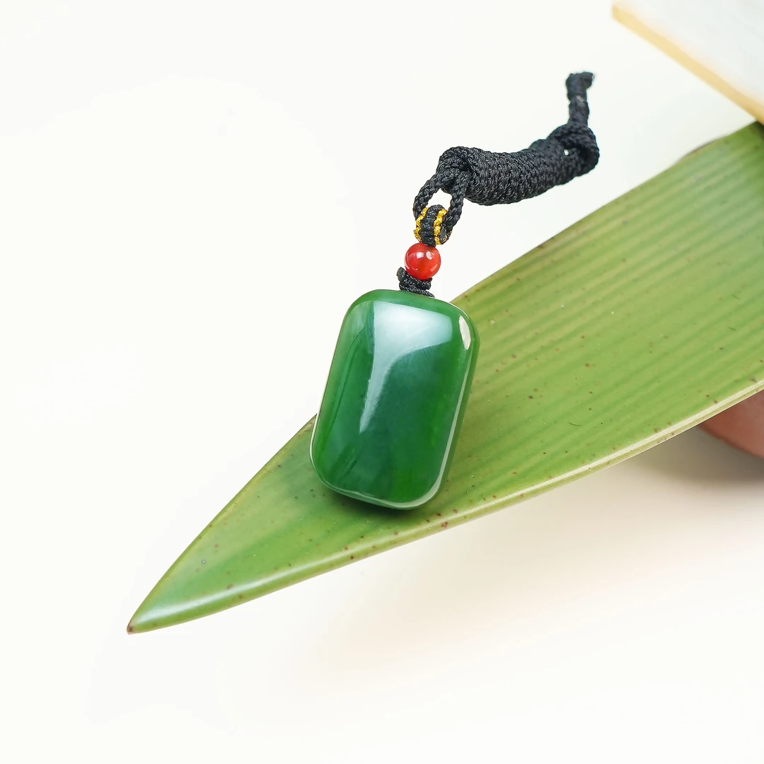 |和和美玉| 绿泽 猕猴桃碧玉无事牌吊坠天然和田玉水韵天青念君裳