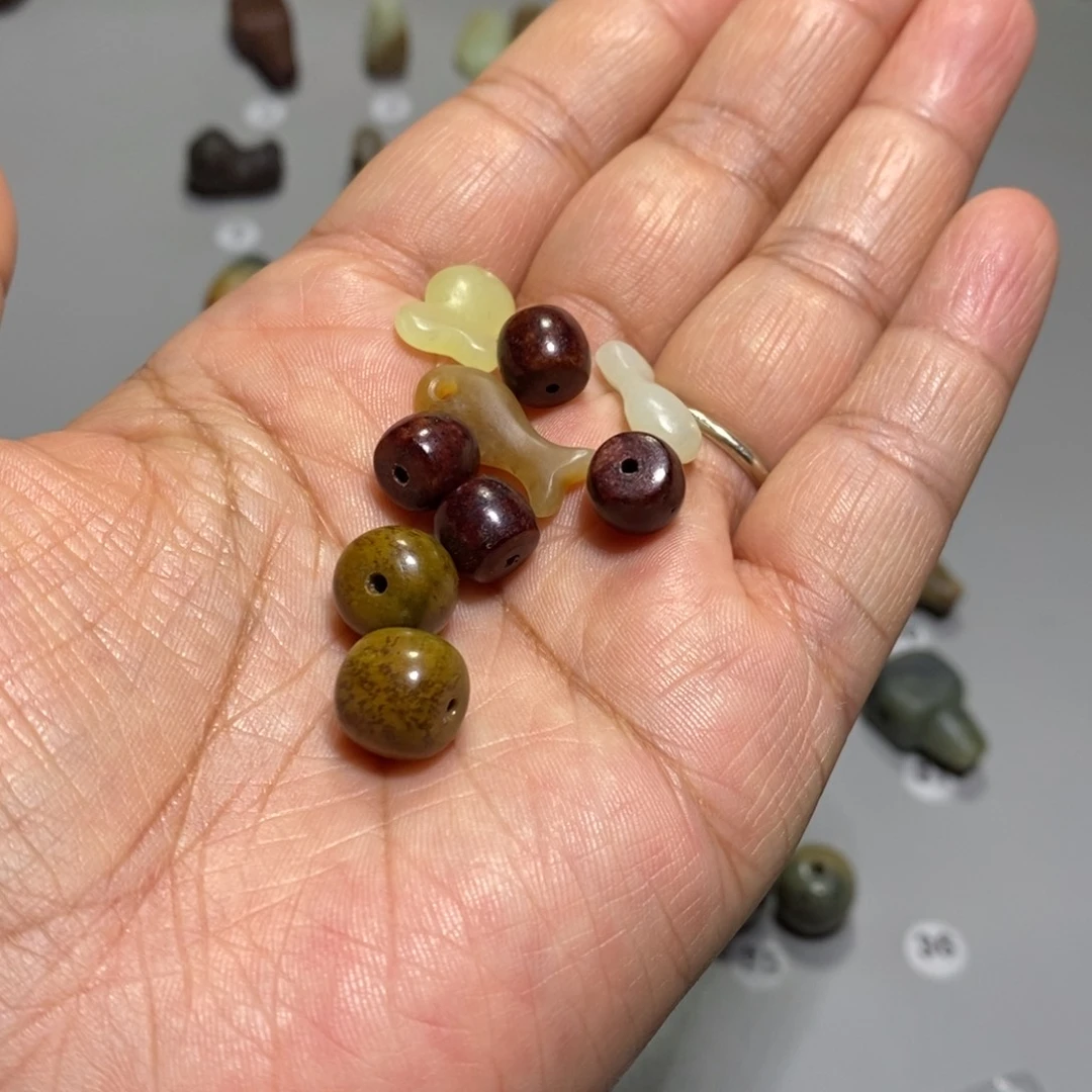 颈饰未镶嵌透闪石质玉L*x