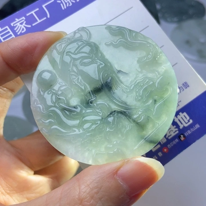 翡翠挂件未镶嵌翡翠