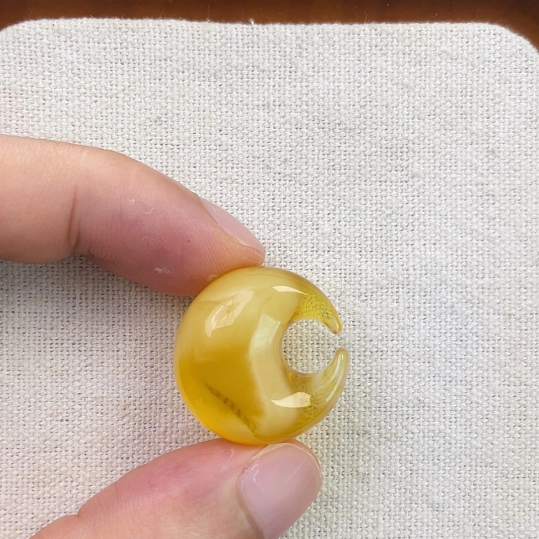 希***宝裸石琥珀未镶嵌月亮