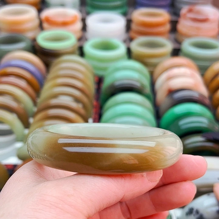 未镶嵌手镯（圆镯）石英质玉