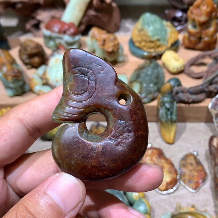未镶嵌岫岩河磨玉（透闪石质玉）把件