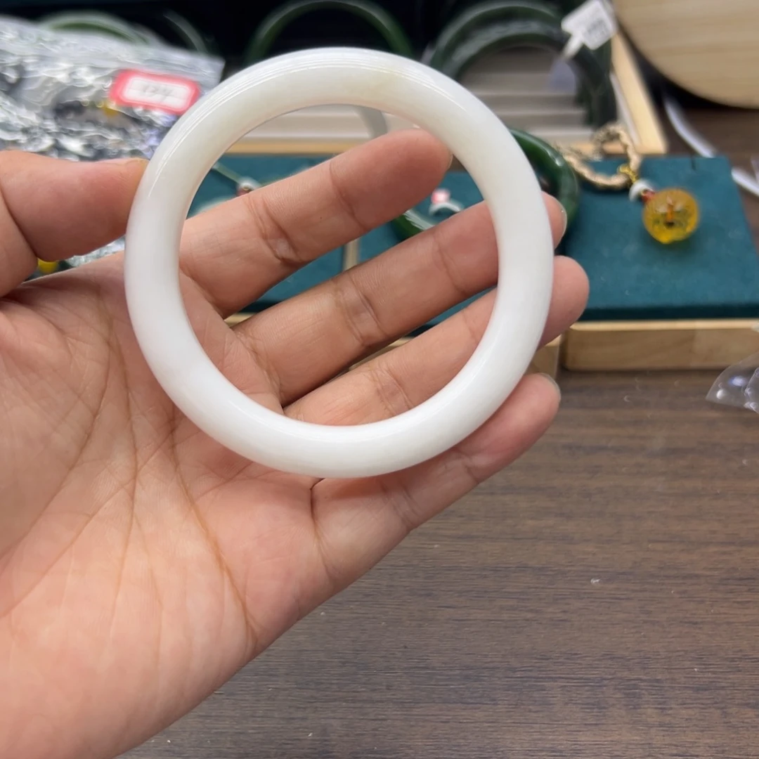 萝***北和田玉未镶嵌手镯58.3圈围909