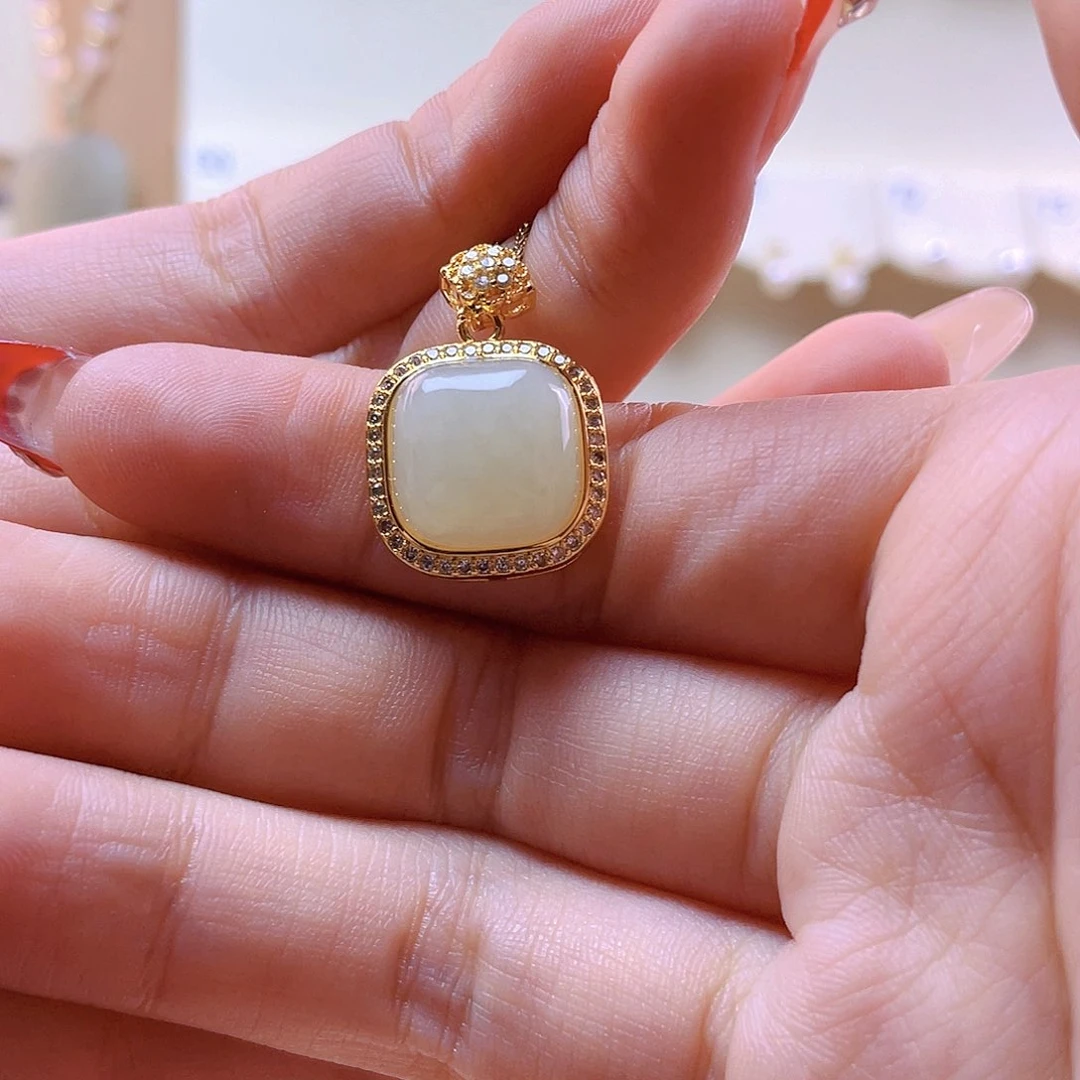 和田玉吊坠(赠链)银S925镀金镶嵌?