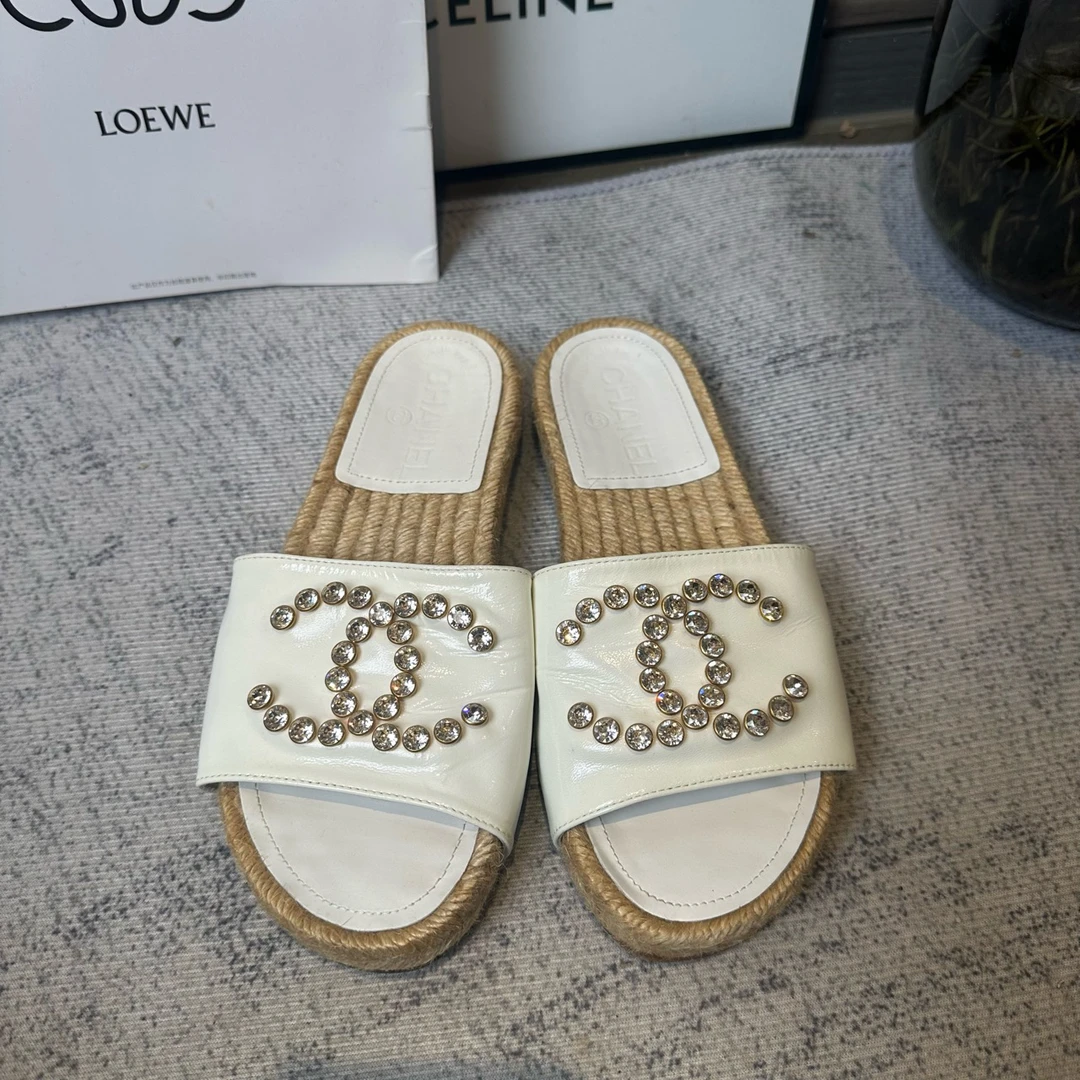 99新 Chanel/香奈儿 葡萄籽奢潮/白色大logo拖鞋/35码