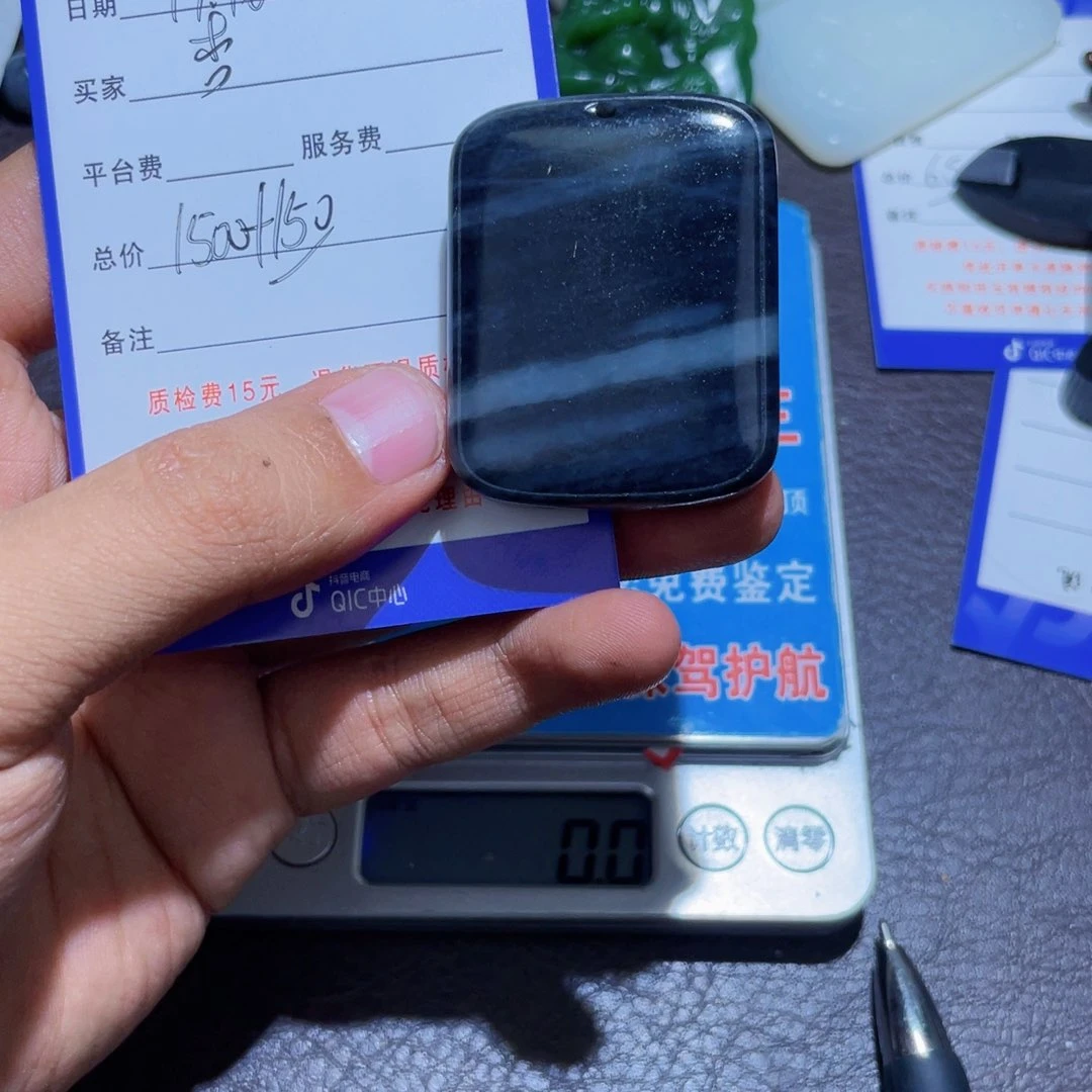 颈饰未镶嵌和田玉杏***丁