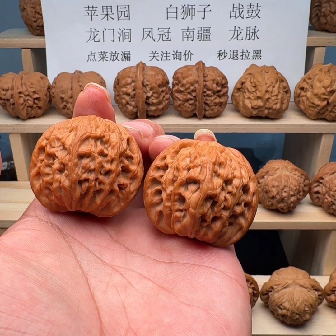 东***阳文玩核桃吊坠正磨