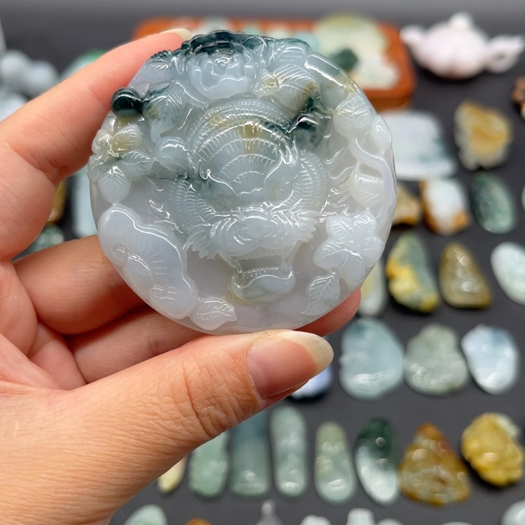 颈饰未镶嵌翡翠虎牌