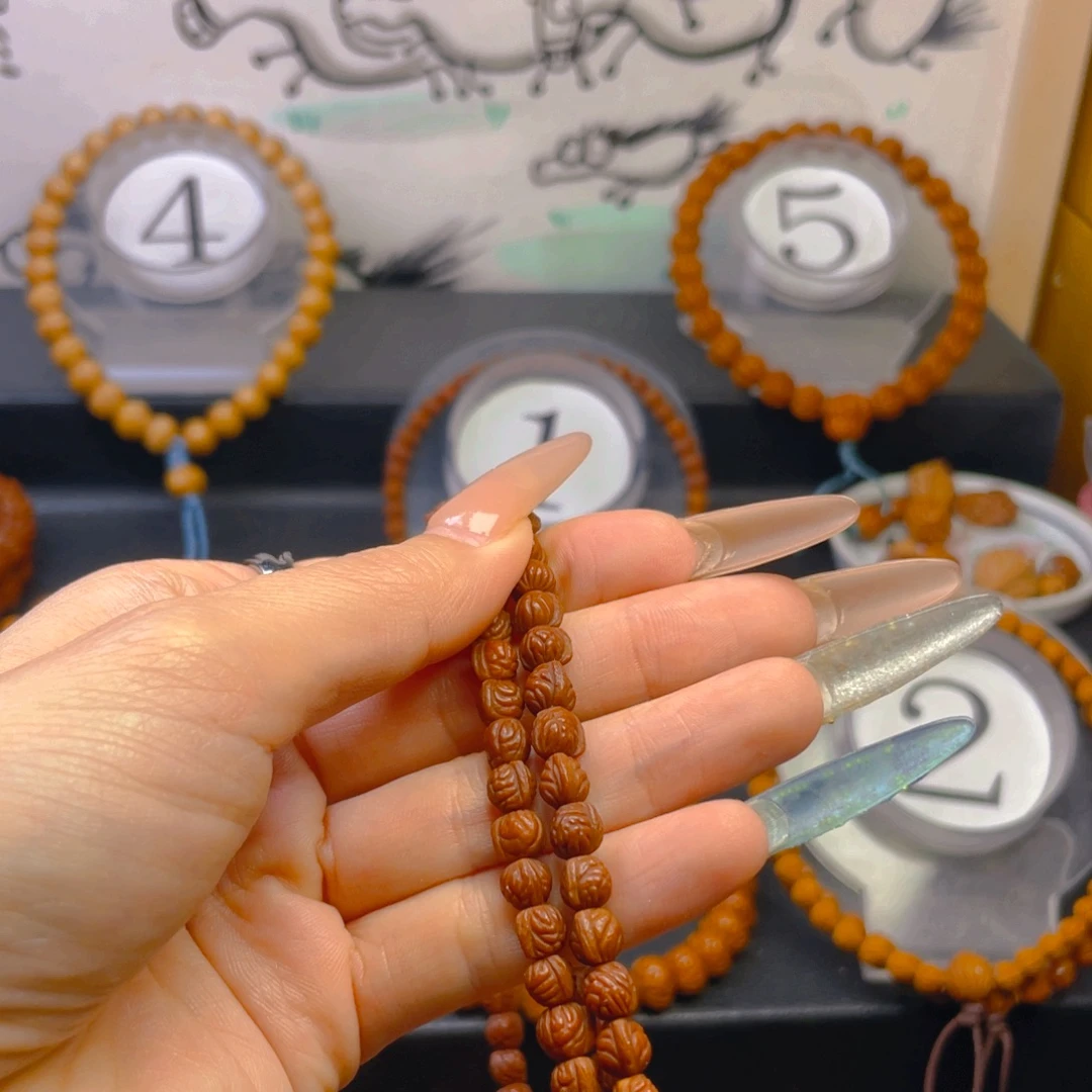 嗯***桃核吊坠0.666666666666