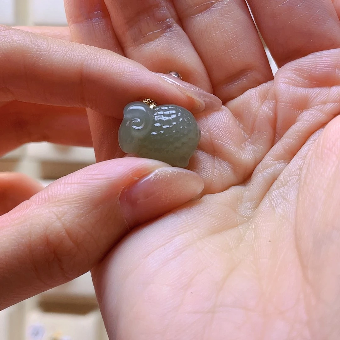 和田玉吊坠(赠链)18K金镶嵌落**秋