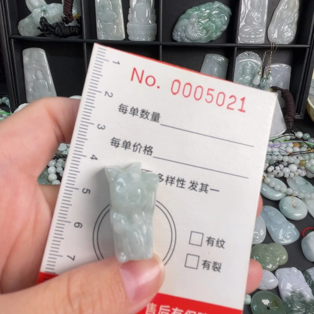 翡翠未镶嵌吊坠(不含链)瑕疵