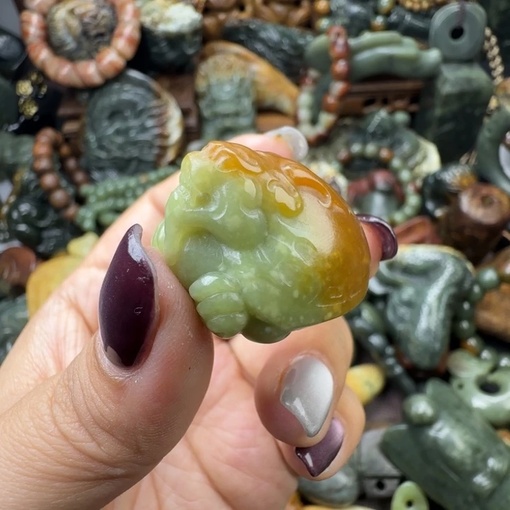 透闪石质玉未镶嵌珠宝奇石