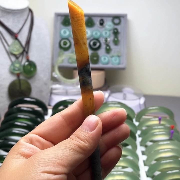 蛇纹石玉未镶嵌手镯