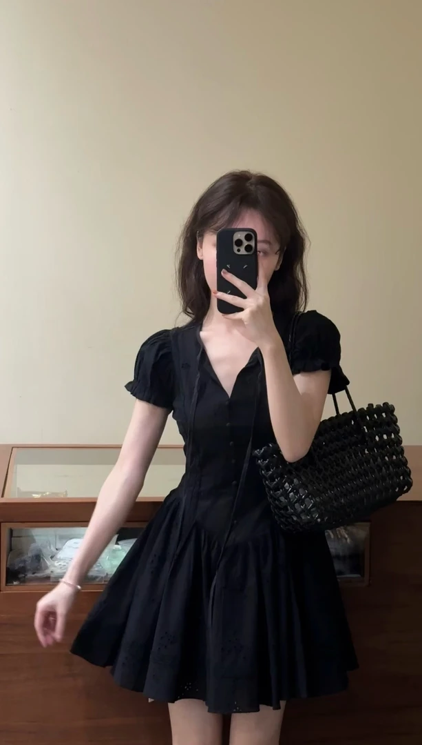 夏季v领黑色收腰连衣裙女裙子小众女装法式高级感气质显瘦小个子