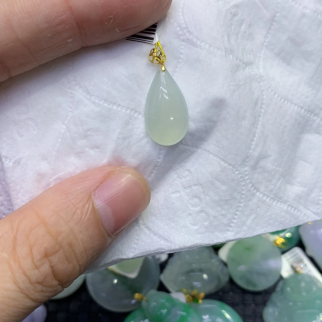 颈饰18K金镶嵌翡翠