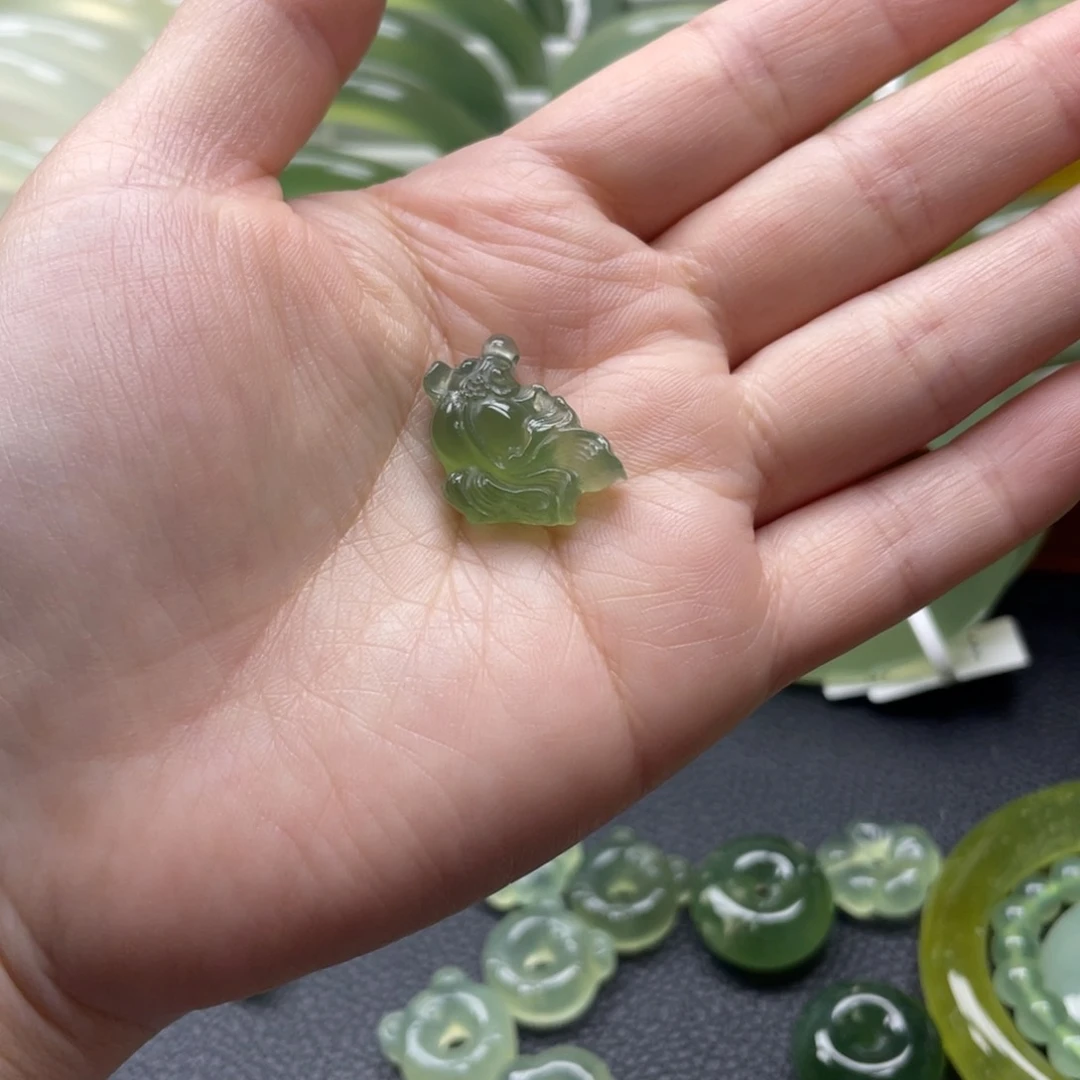 蛇纹石玉手镯未镶嵌泓*