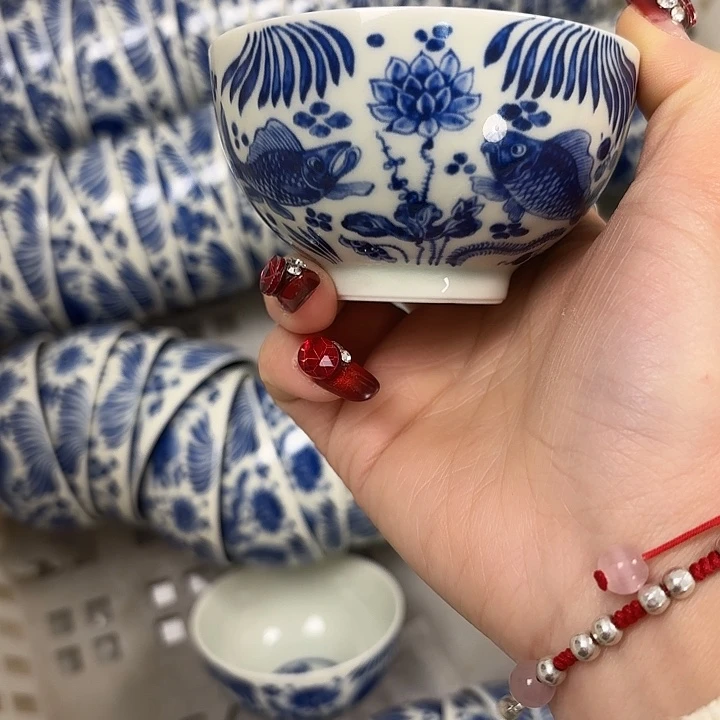 陶摆件青花鱼澡纹鸡心杯