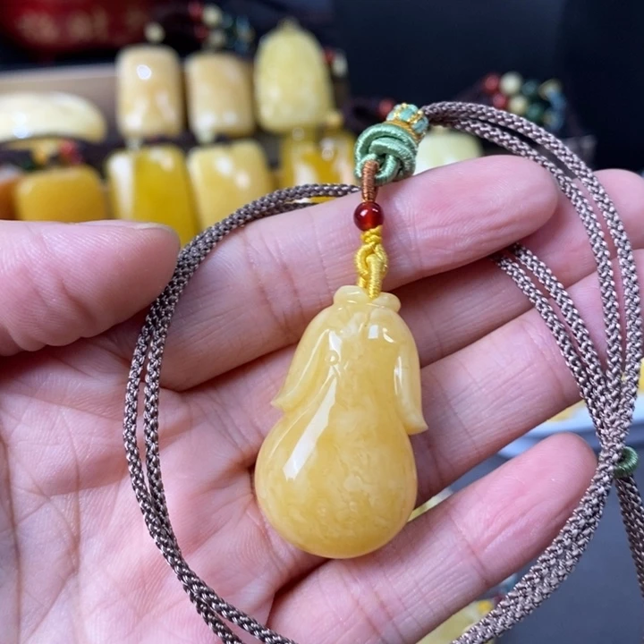 未镶嵌琥珀裸石旗袍