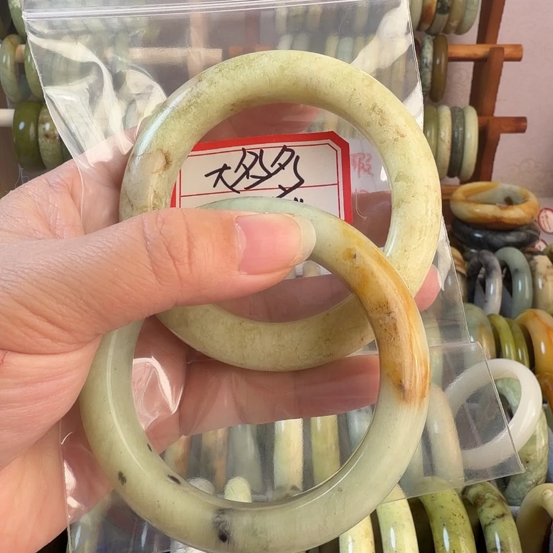 大***多蛇纹石玉未镶嵌手镯