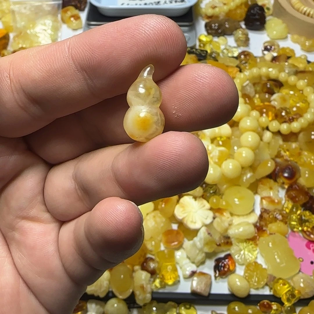 琥珀未镶嵌裸石0.9克