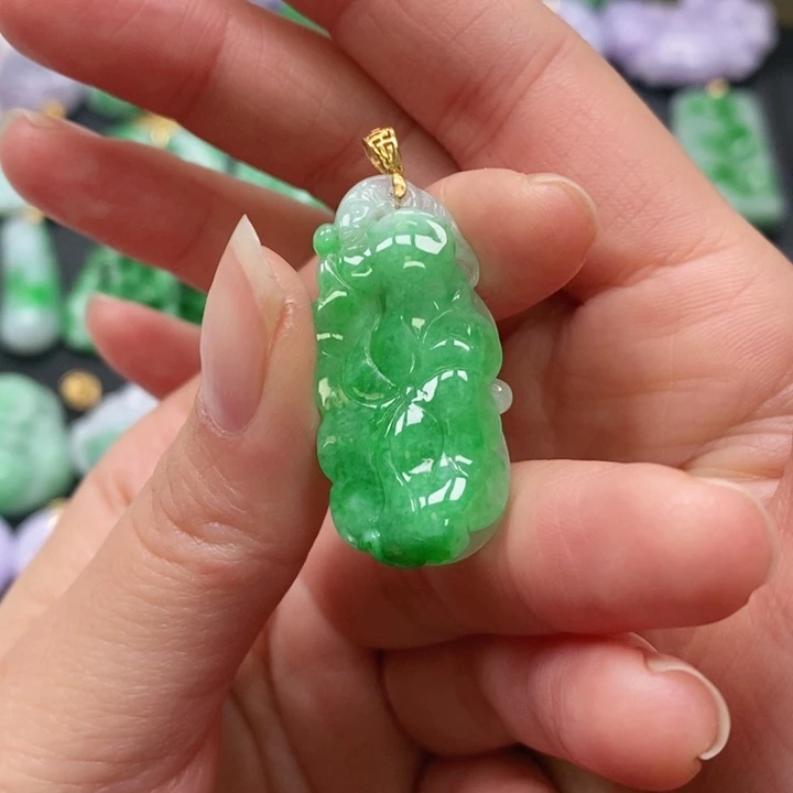 翡翠颈饰未镶嵌吊坠