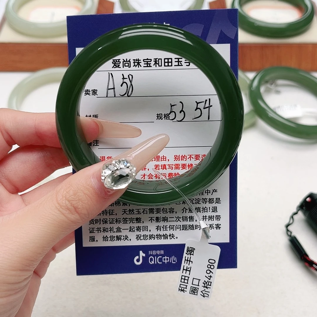 一***儿和田玉手镯未镶嵌