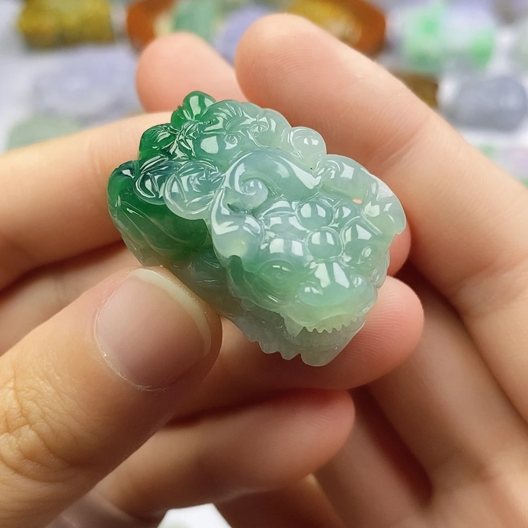 颈饰未镶嵌翡翠貔貅