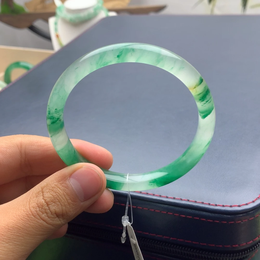 石英质玉手镯未镶嵌1****6