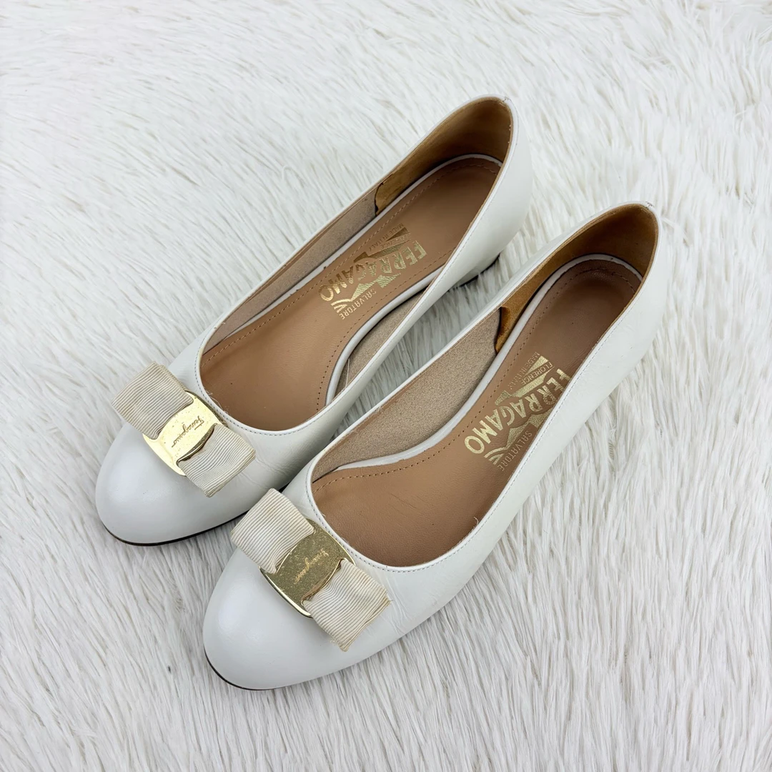 95新 FERRAGAMO/菲拉格慕 白色蝴蝶结单鞋37.5码 咩