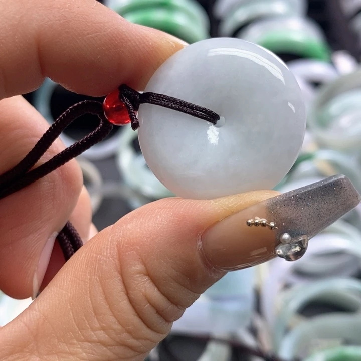 颈饰未镶嵌翡翠平安扣