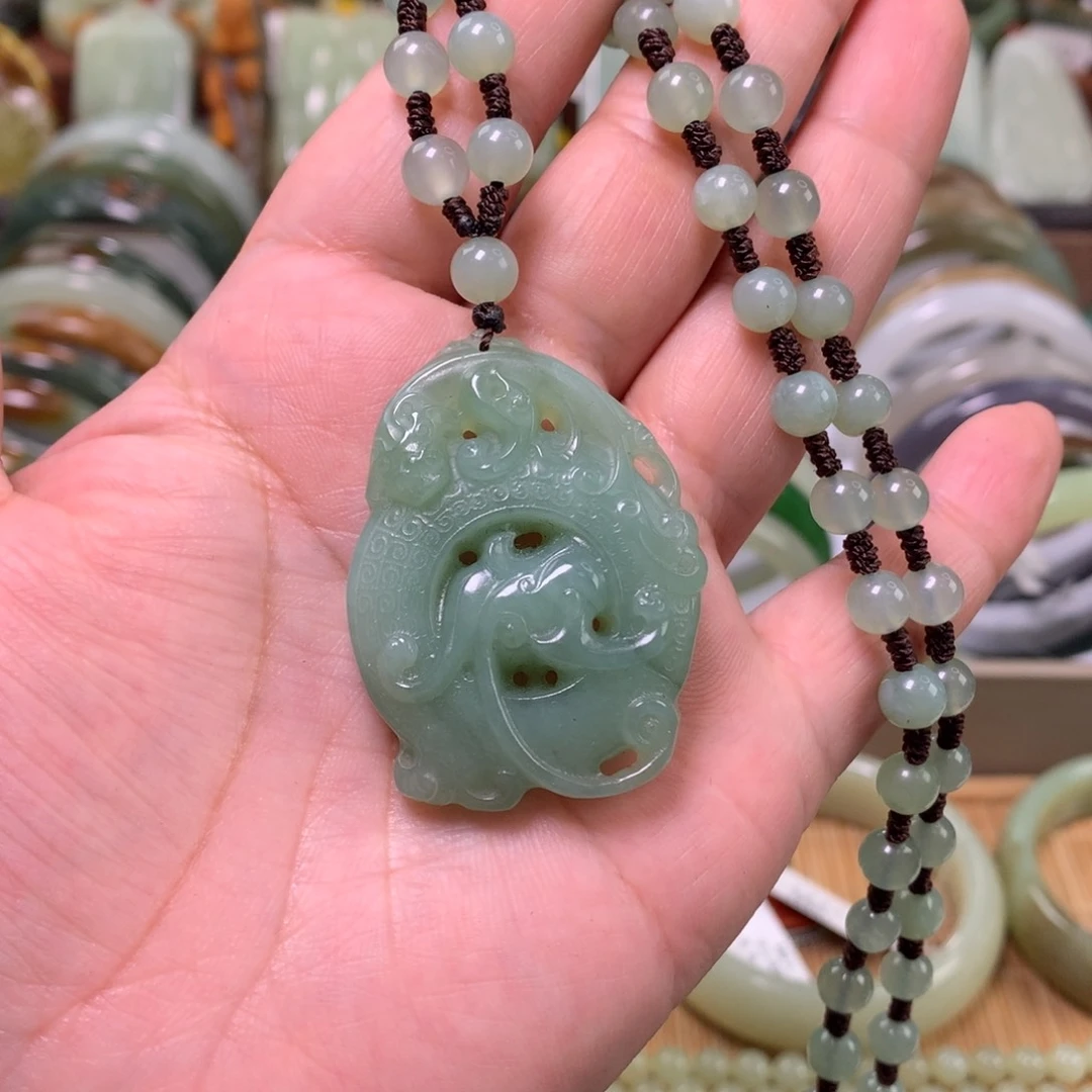 岫玉未镶嵌颈饰吊坠