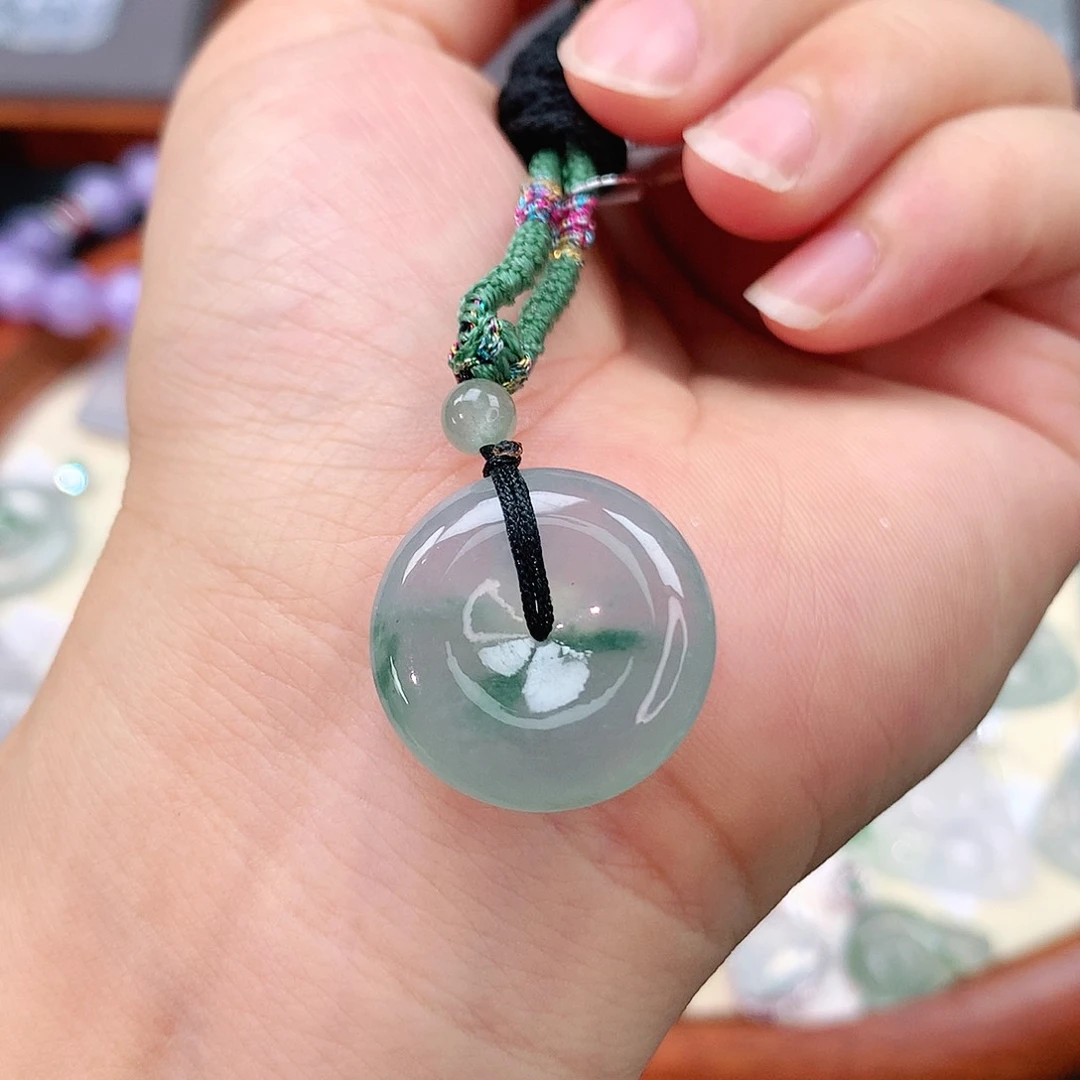 翡翠未镶嵌颈饰平安扣