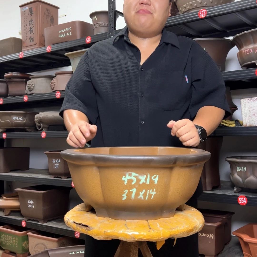 紫砂花盆呜呜呜呜