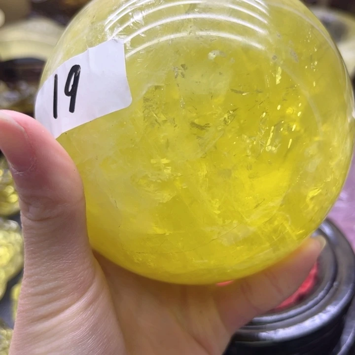 水晶摆件未镶嵌包****?摆件