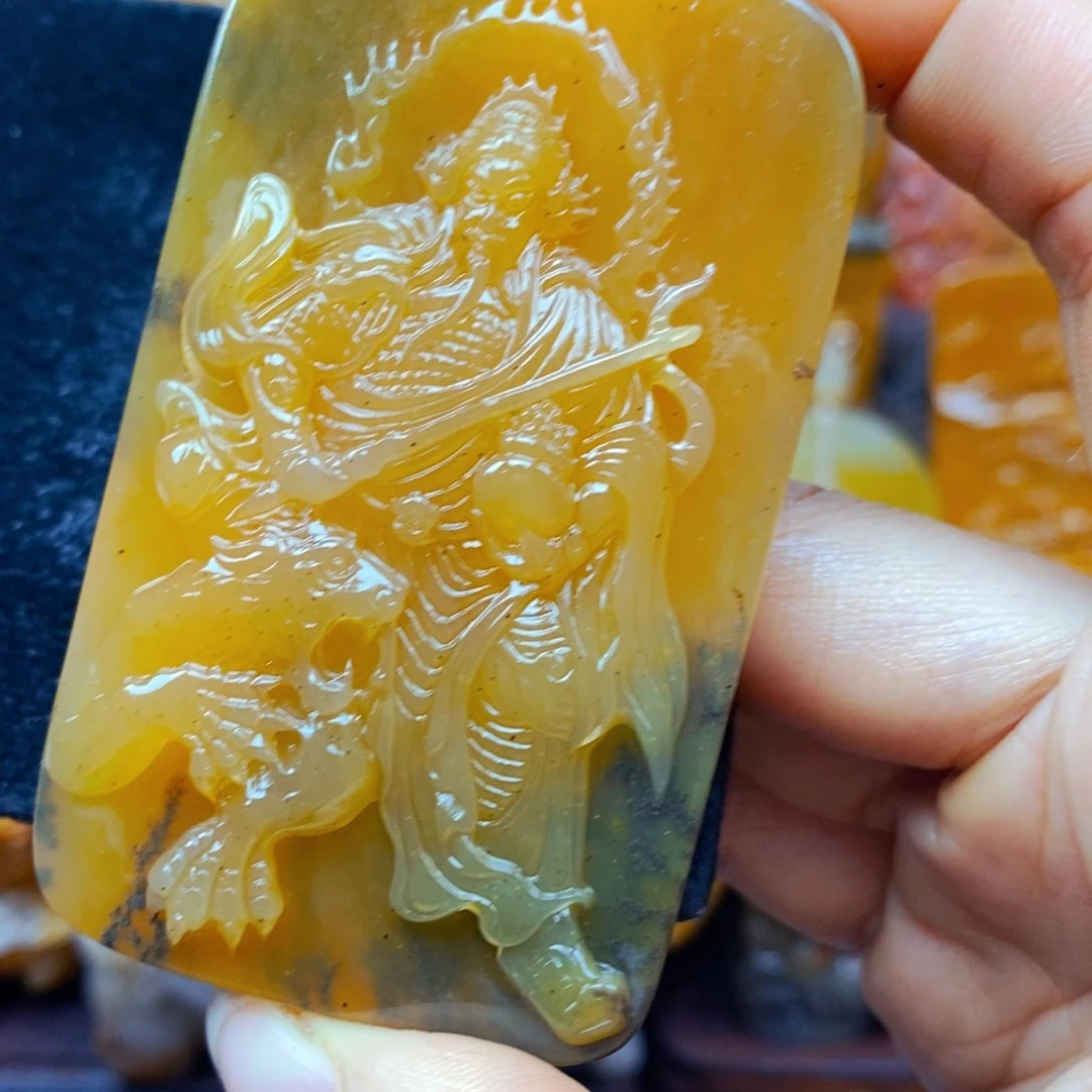 未镶嵌石英质玉（黄龙玉）颈饰