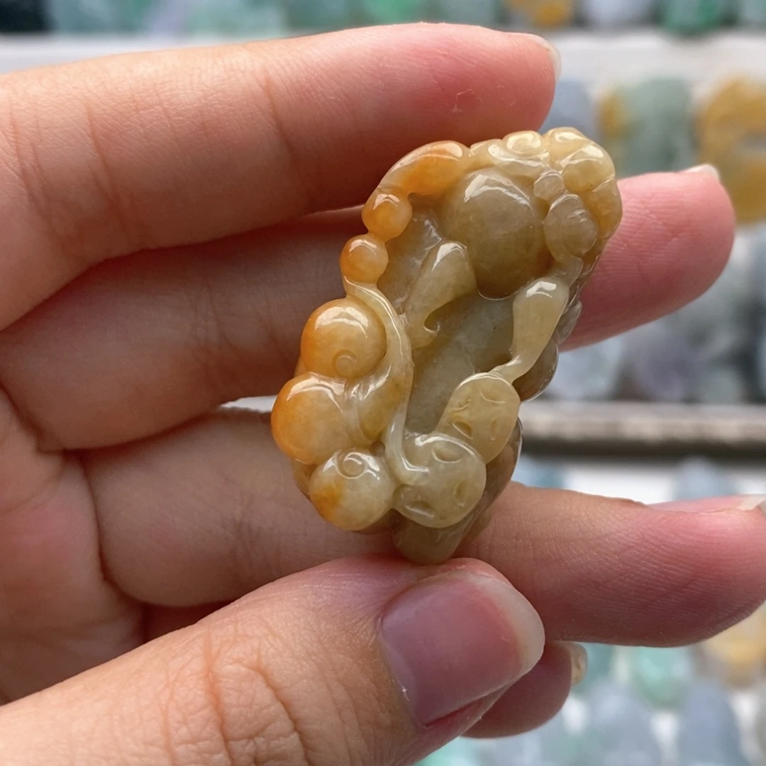 翡翠未镶嵌吊坠(赠链)
