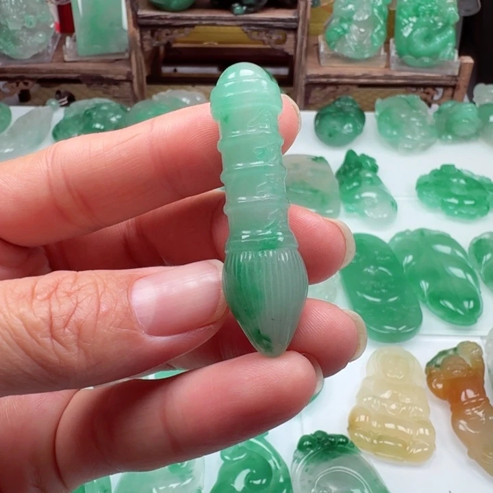 颈饰未镶嵌石英质玉