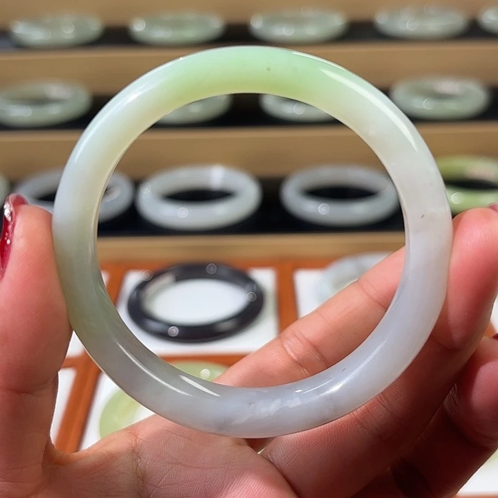 和田玉（糖玉）未镶嵌手镯