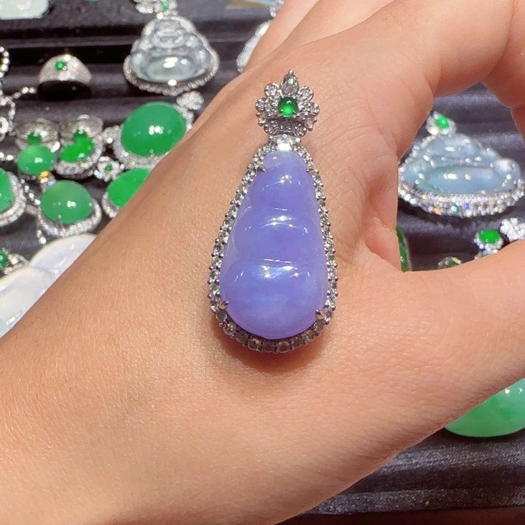 翡翠18K金镶嵌颈饰豆子